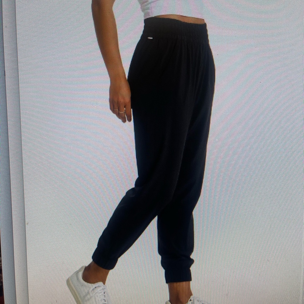 Six pair of women’s Villa Joggers by Vuori. They are all size mediums!!